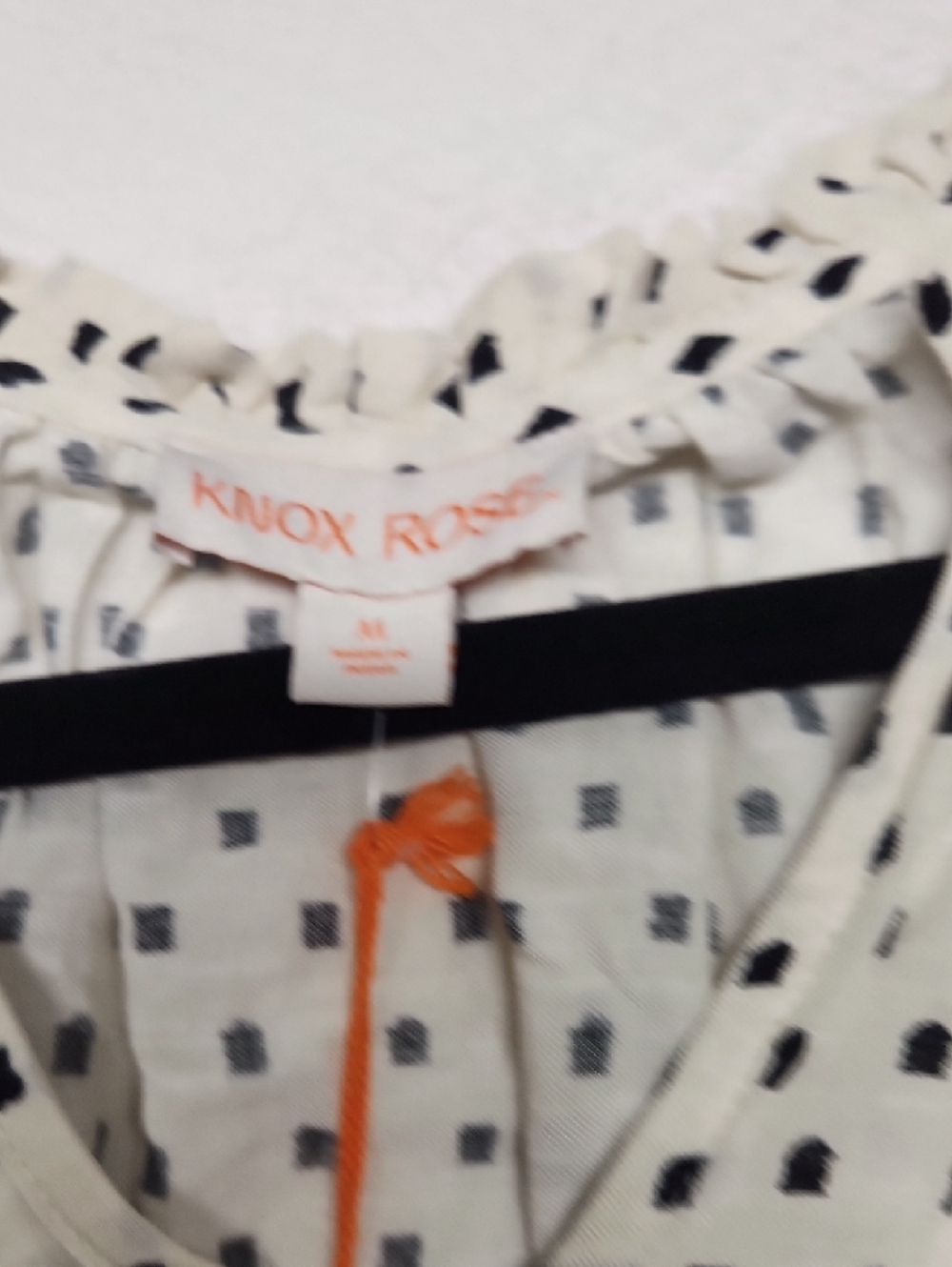 Knox Rose Off White Vneck Dress. SIZE M. 0066 - Picture 4 of 7